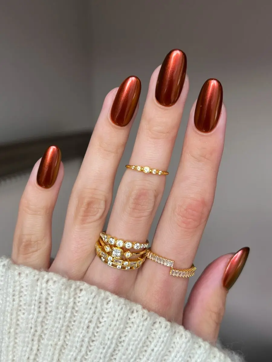 Chic shiny rust ombre fall nail design