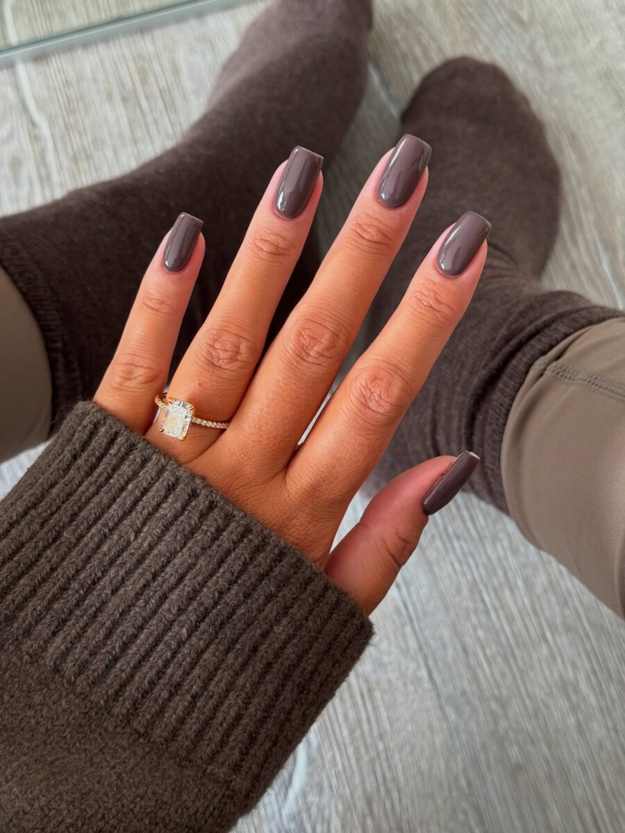 Elegant brown nails for cozy autumn vibes