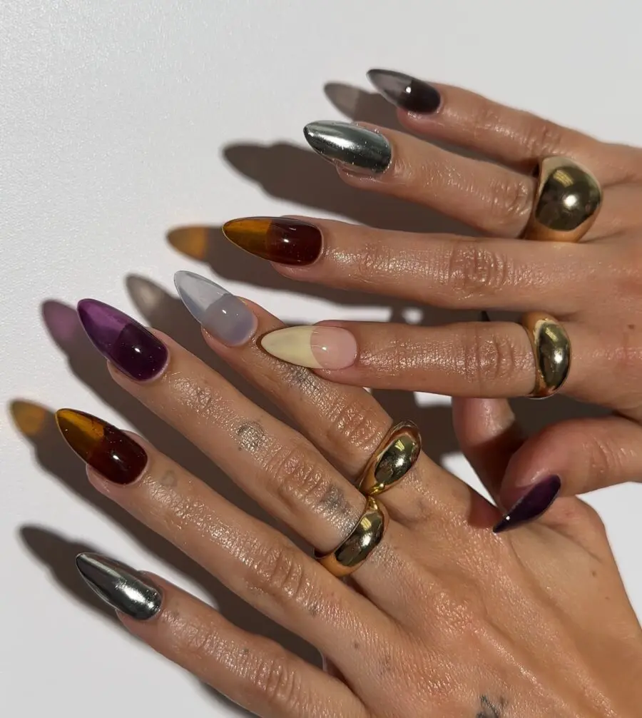 Chic pointed nails in trendy fall colors