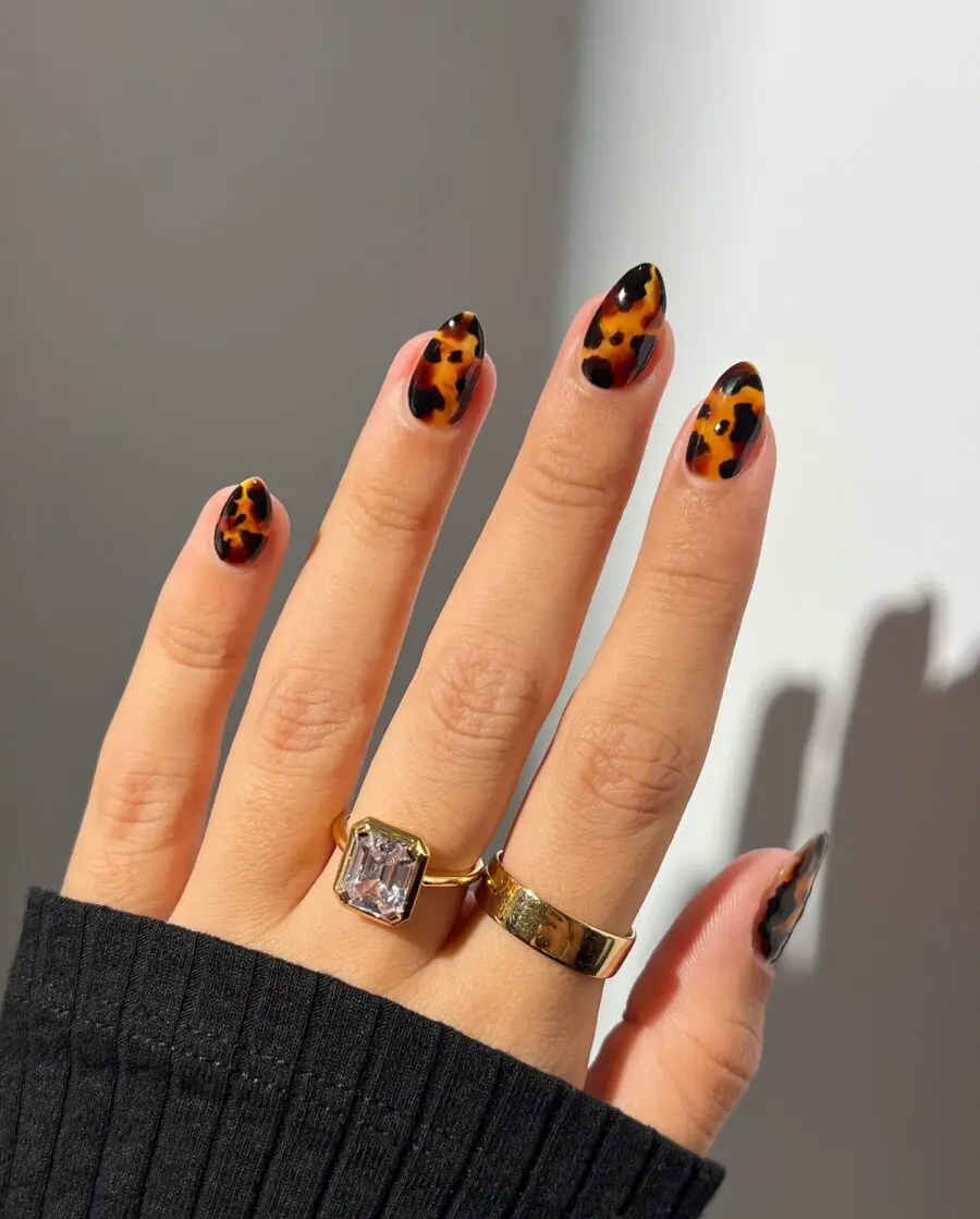 Chic tiger print nails for autumn vibes