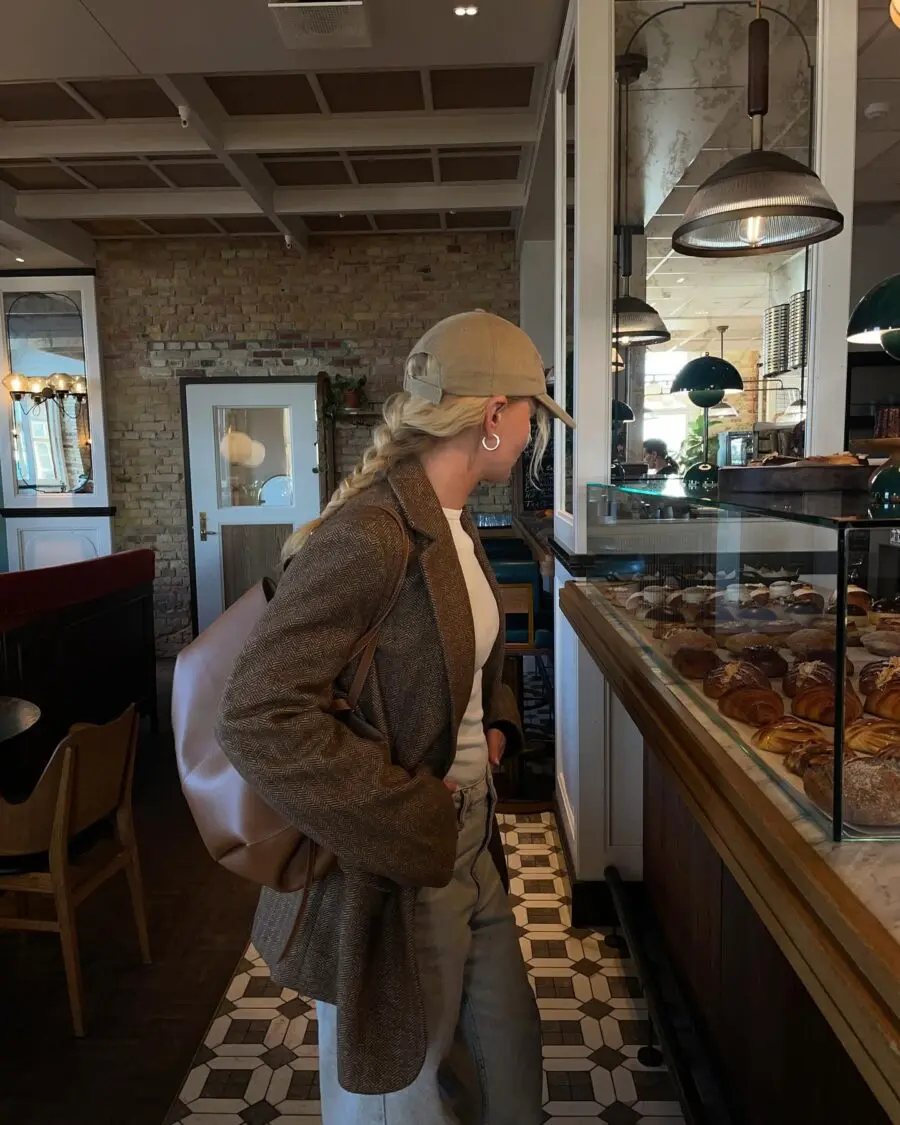 Chic and Comfortable Fall Café Outfit