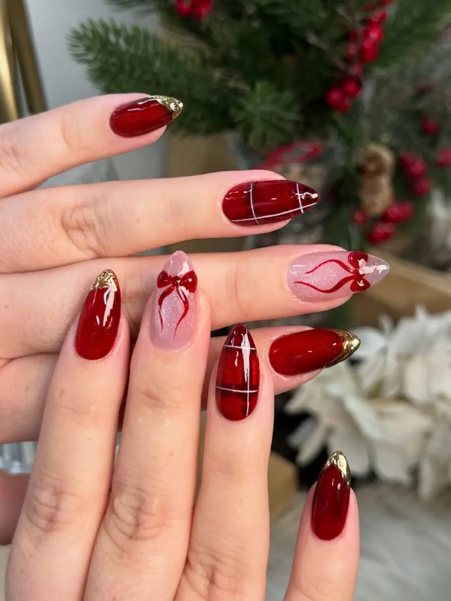 Chic Christmas Nail Art with Festive Vibes