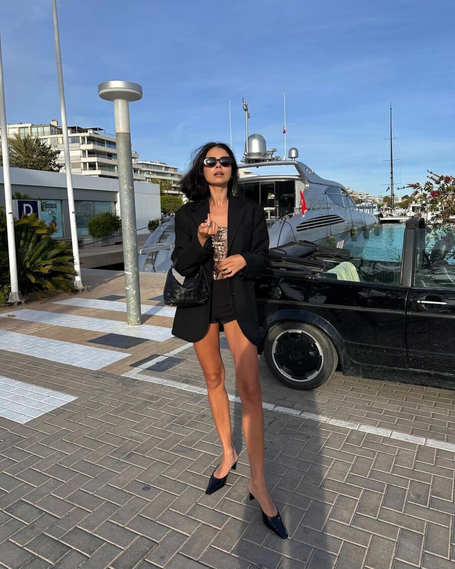 Chic Yacht Vibes with a Black Blazer