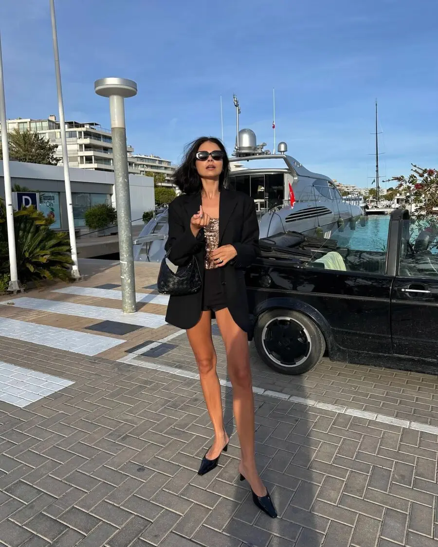 Chic Yacht Vibes with a Black Blazer