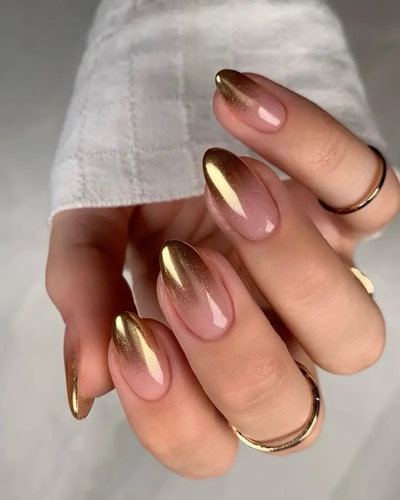 Glamorous gold gradient nail design inspiration