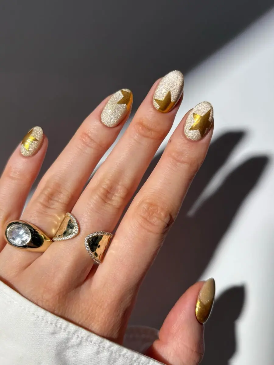 Sophisticated gold nails with star accents