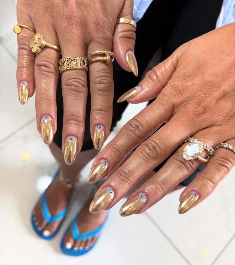 Glamorous gold nails with chic accents