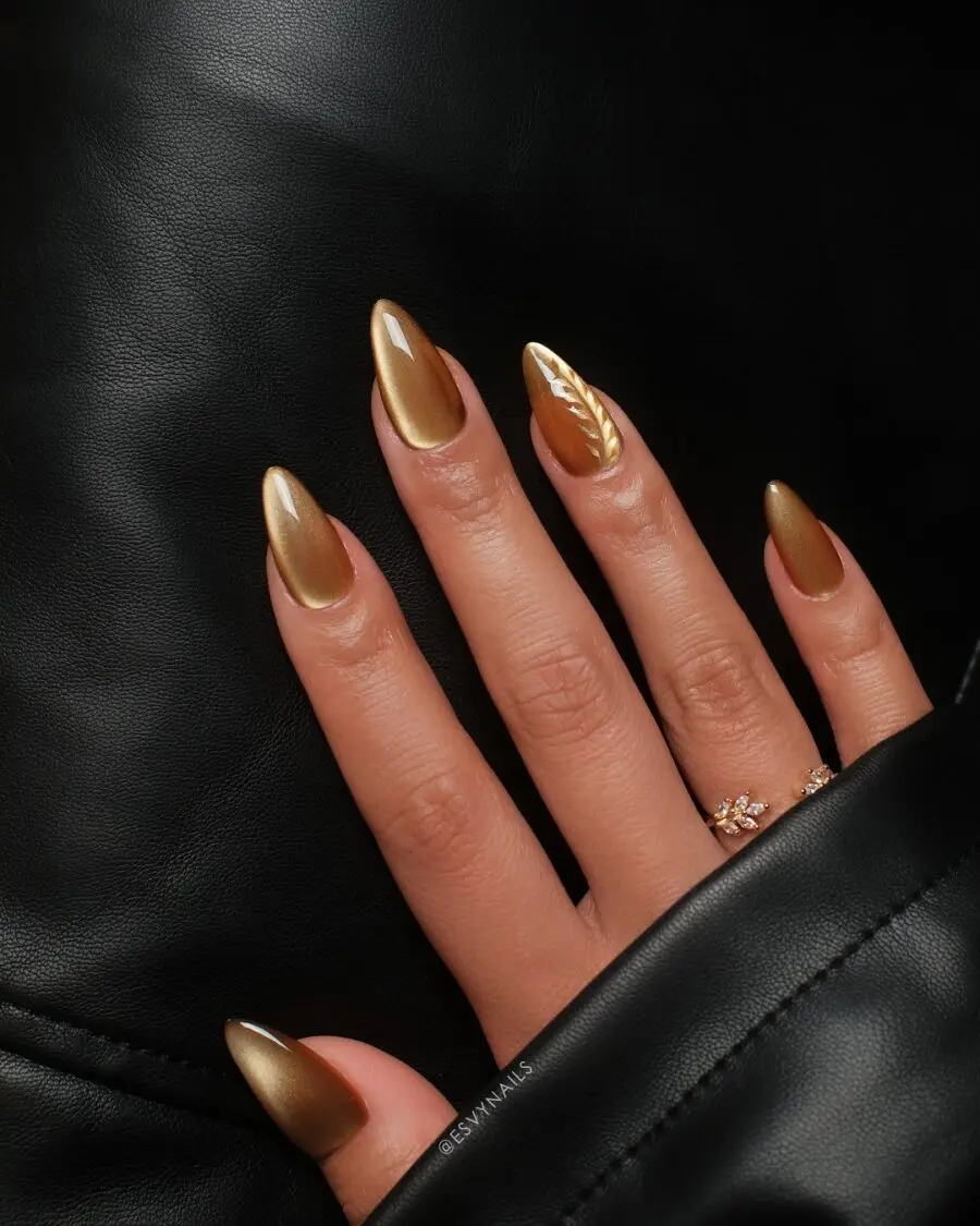 Elegant gold nails with chic accents