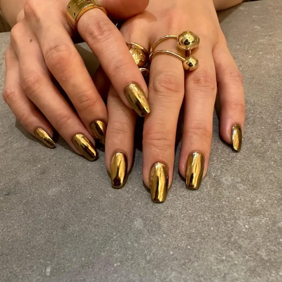 Sleek and shiny gold nails for any occasion