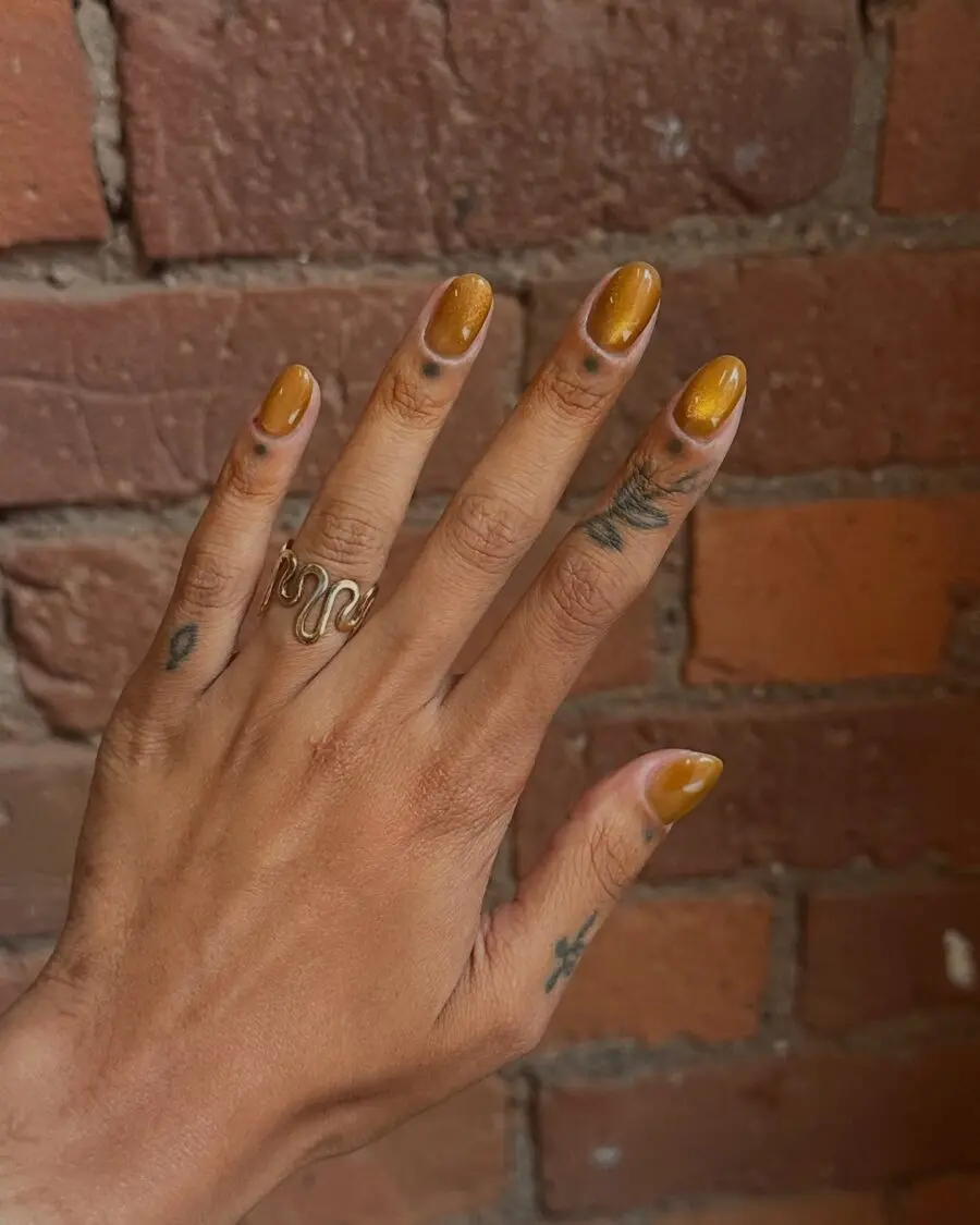 Stylish Gold Nails for Every Occasion