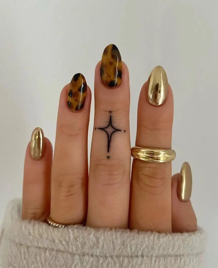 Glamorous gold nails with a unique twist