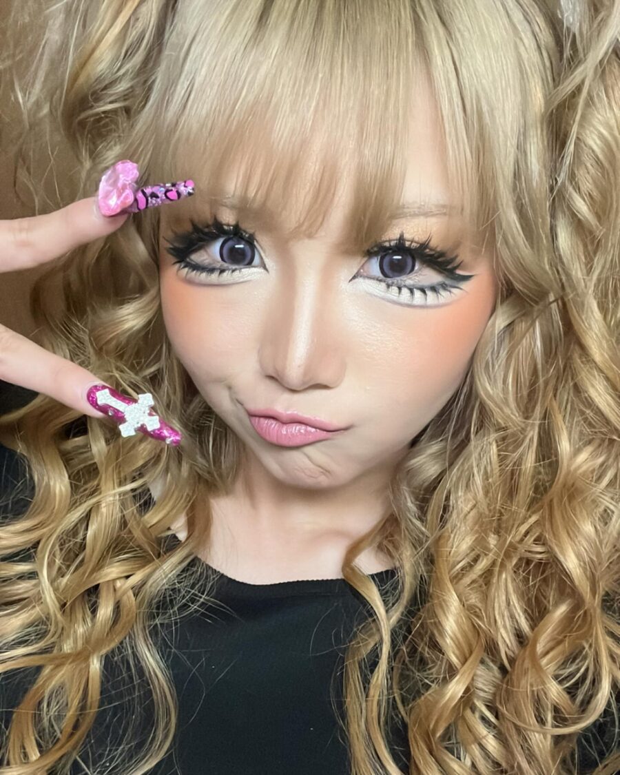Bold Gyaru Look with Vibrant Features