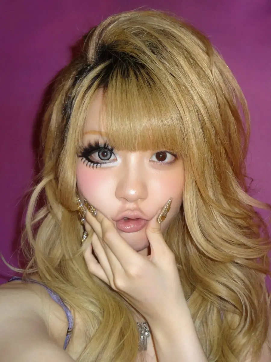 Dramatic Gyaru Makeup with Dual Aesthetic