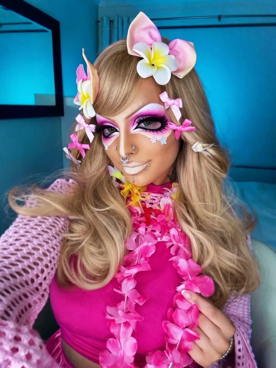 Charming floral-inspired gyaru makeup look