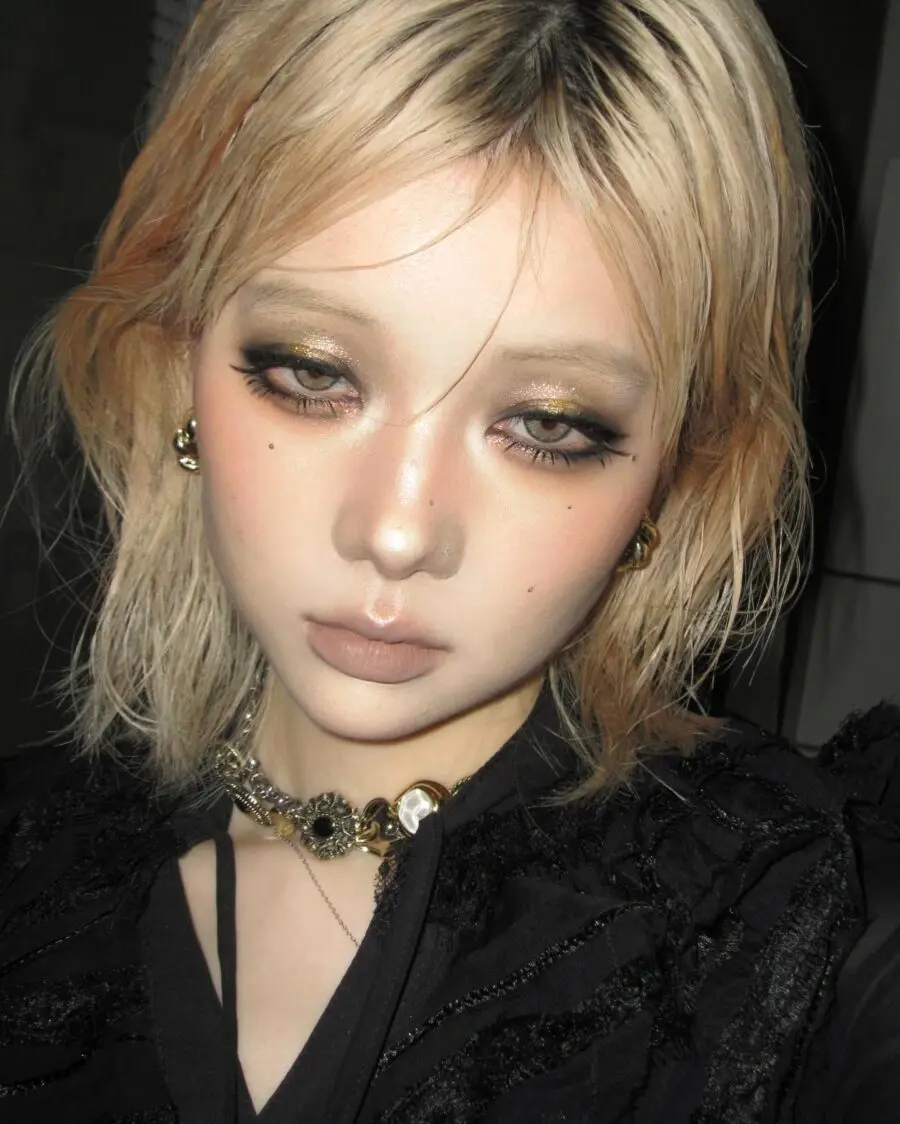 Striking Gyaru Makeup with Bold Gold Accents
