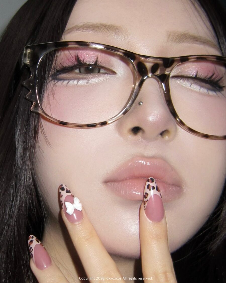 Gyaru makeup featuring bold glam with leopard nails