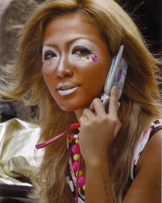 Vibrant Gyaru Makeup with Heart Accents