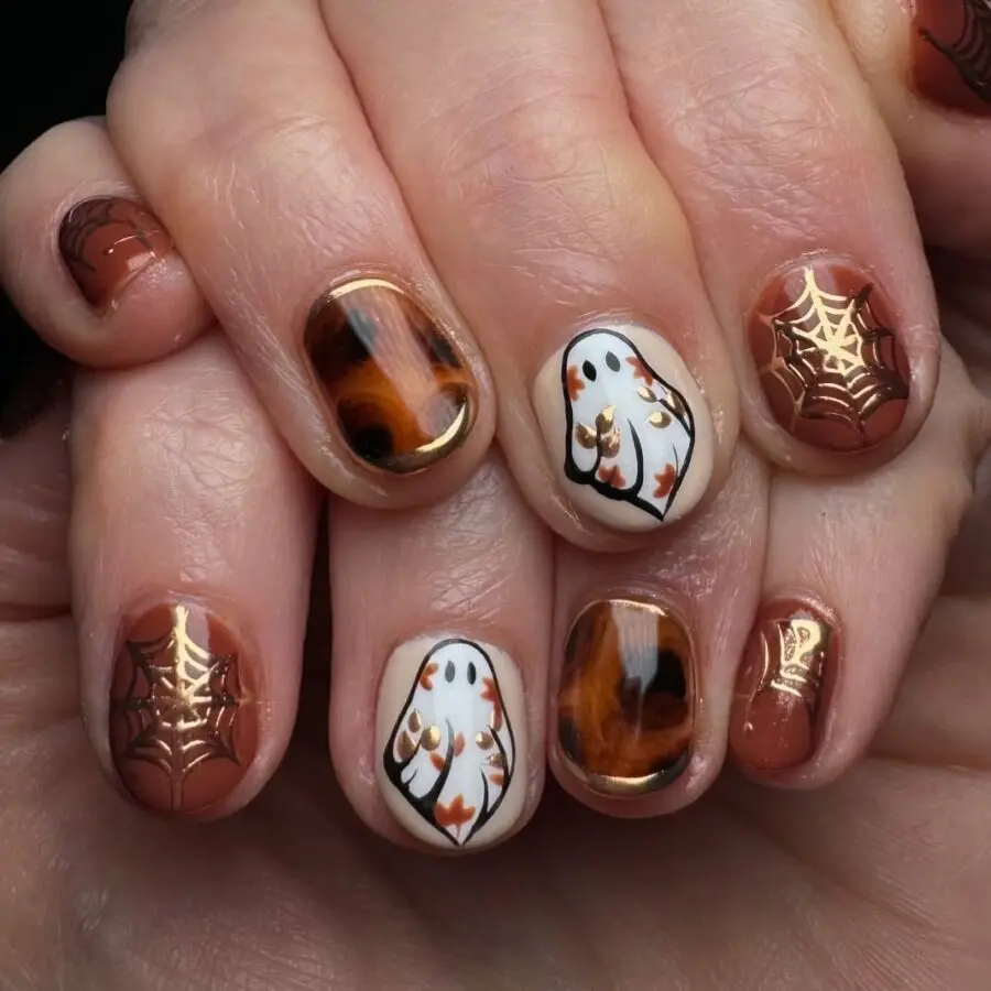 Spooky and Stylish Halloween Nail Art Design