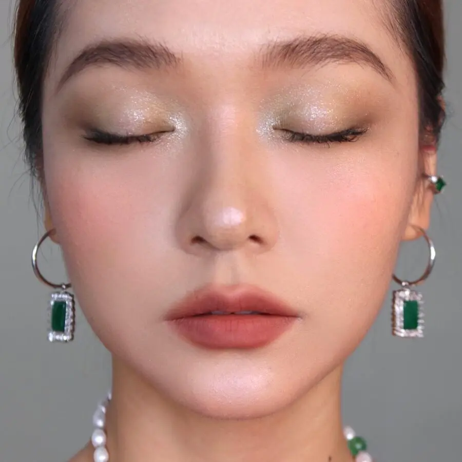 Chic Igari Makeup with a Fresh Vibe