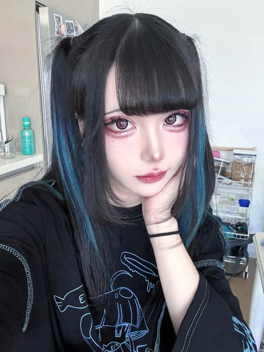 Edgy Jirai Kei Makeup with Bold Colors