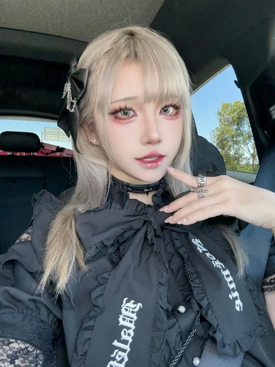 Jirai Kei Makeup with Dramatic Flair