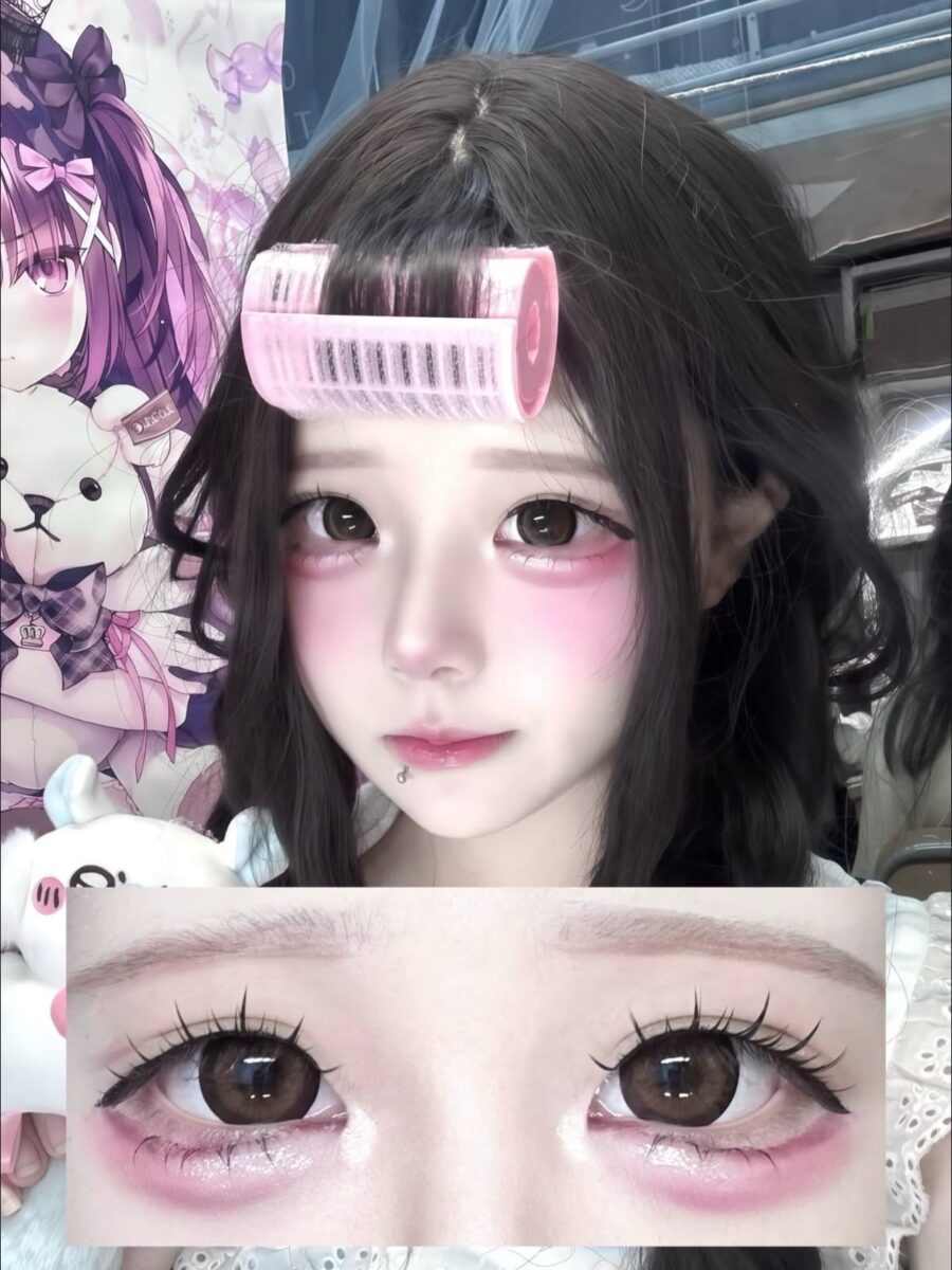 Soft and playful Jirai Kei makeup style