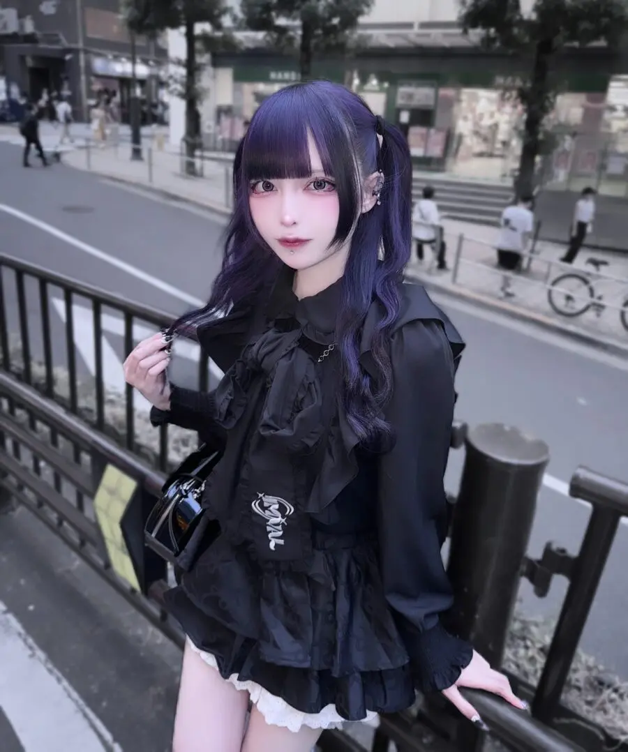 Edgy Jirai Kei Makeup with Dark Vibes