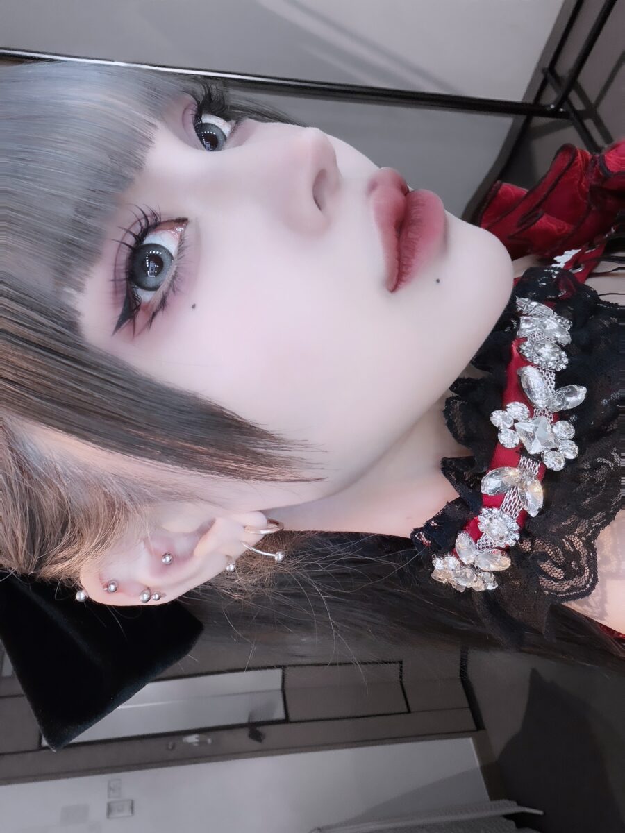 Elegant Jirai Kei Makeup Featuring Subtle Details