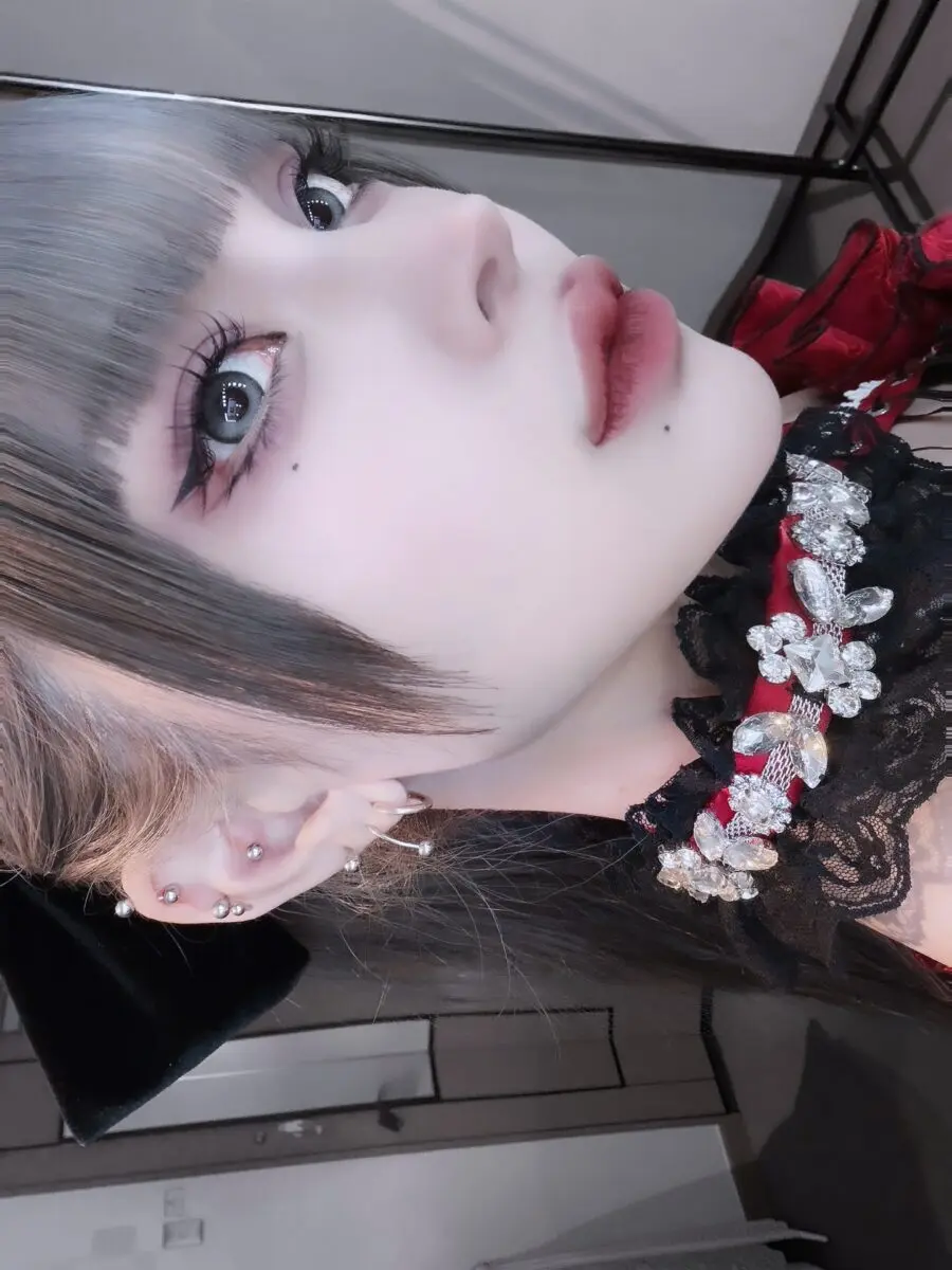 Elegant Jirai Kei Makeup Featuring Subtle Details