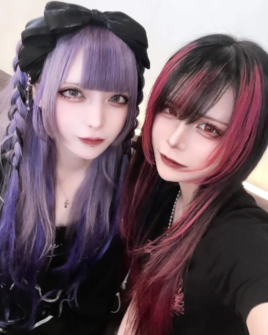Stylish Jirai Kei Makeup with Vibrant Colors