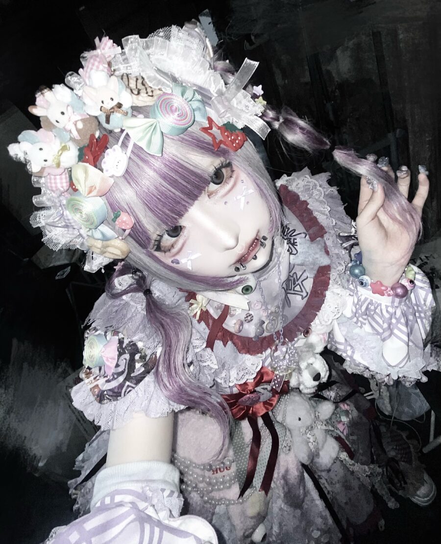 Whimsical lavender Jirai Kei makeup style