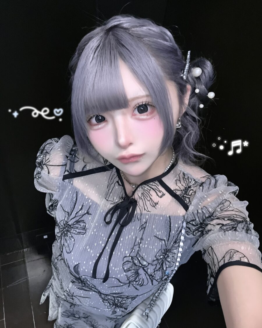 Jirai Kei Makeup with Pastel Floral Aesthetics