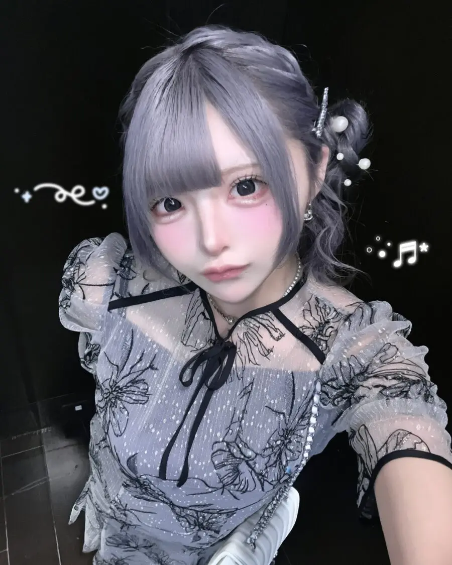 Jirai Kei Makeup with Pastel Floral Aesthetics