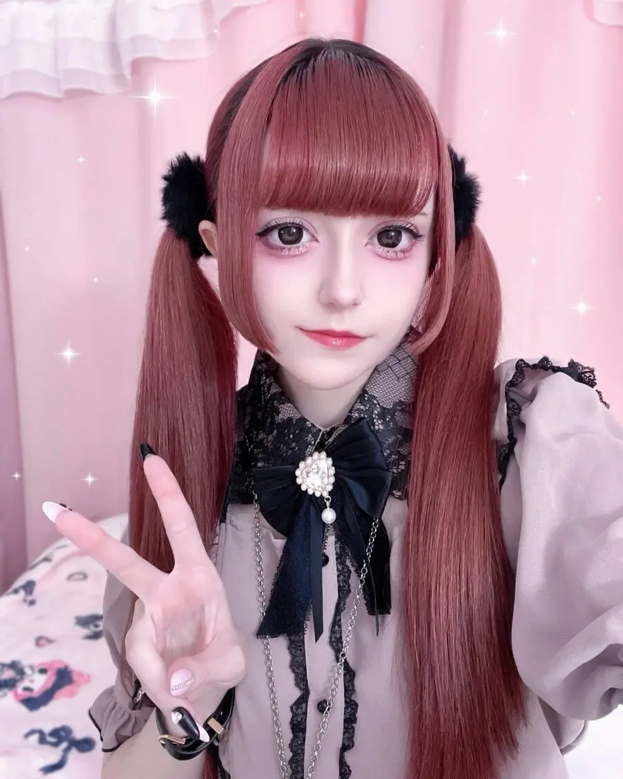 Playful Jirai Kei Makeup with Pink Tones