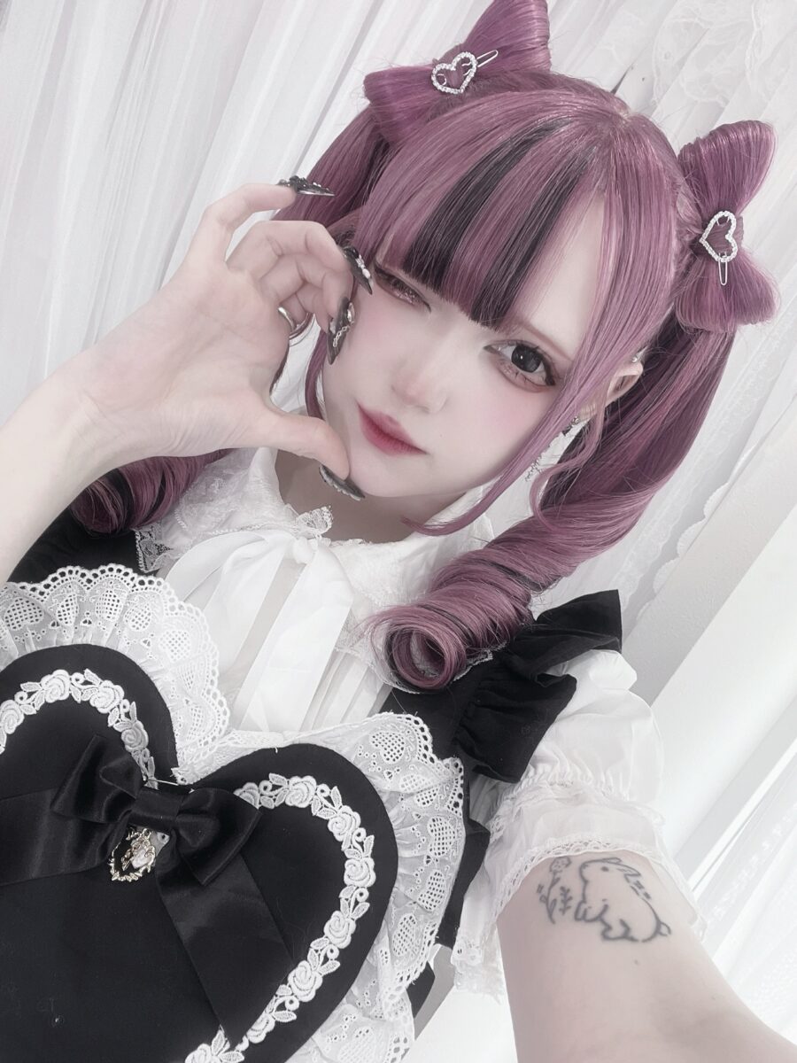 Charming Jirai Kei Look with Heart Accents