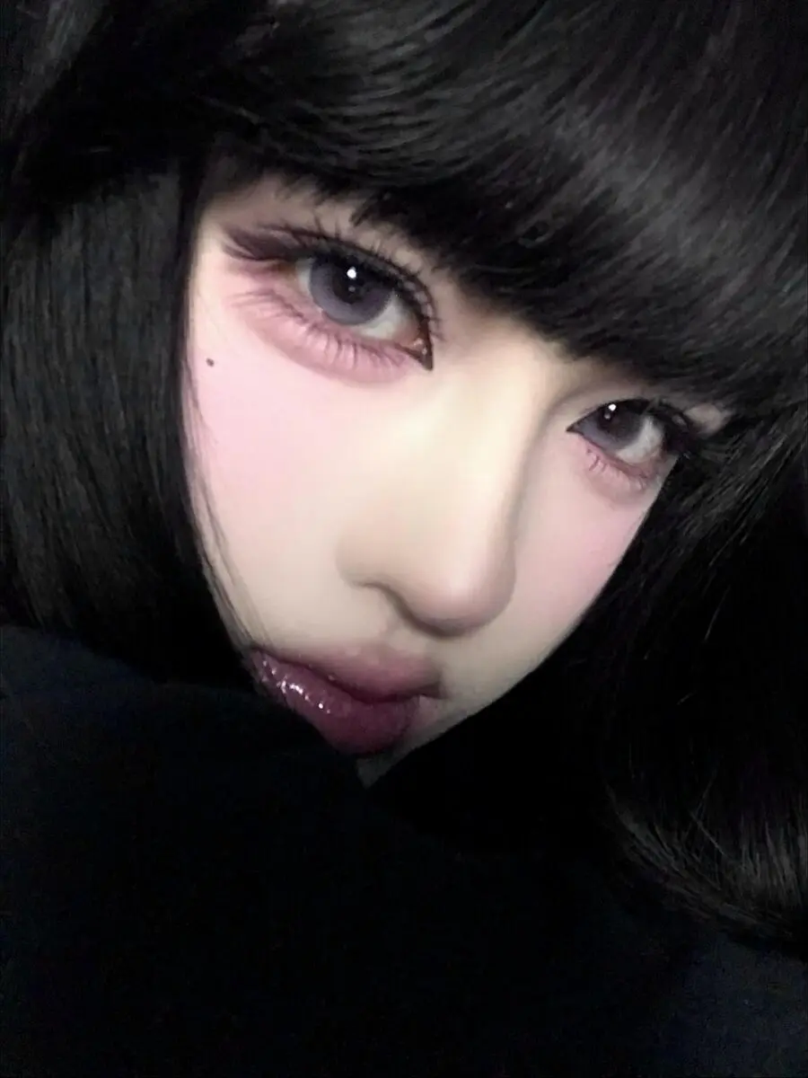 Playful pastel pink glow in Jirai Kei makeup