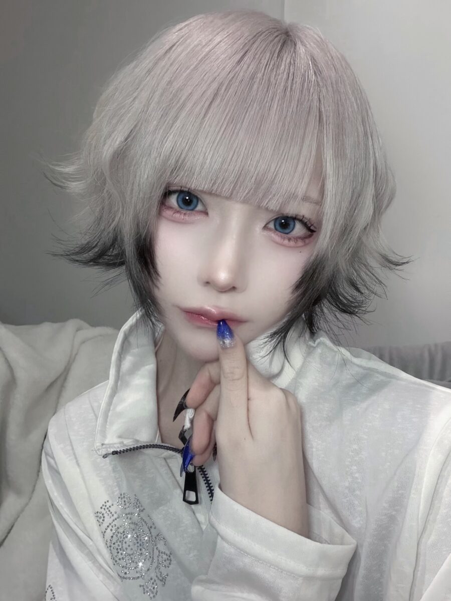Jirai Kei makeup with dreamy vibes and elegance