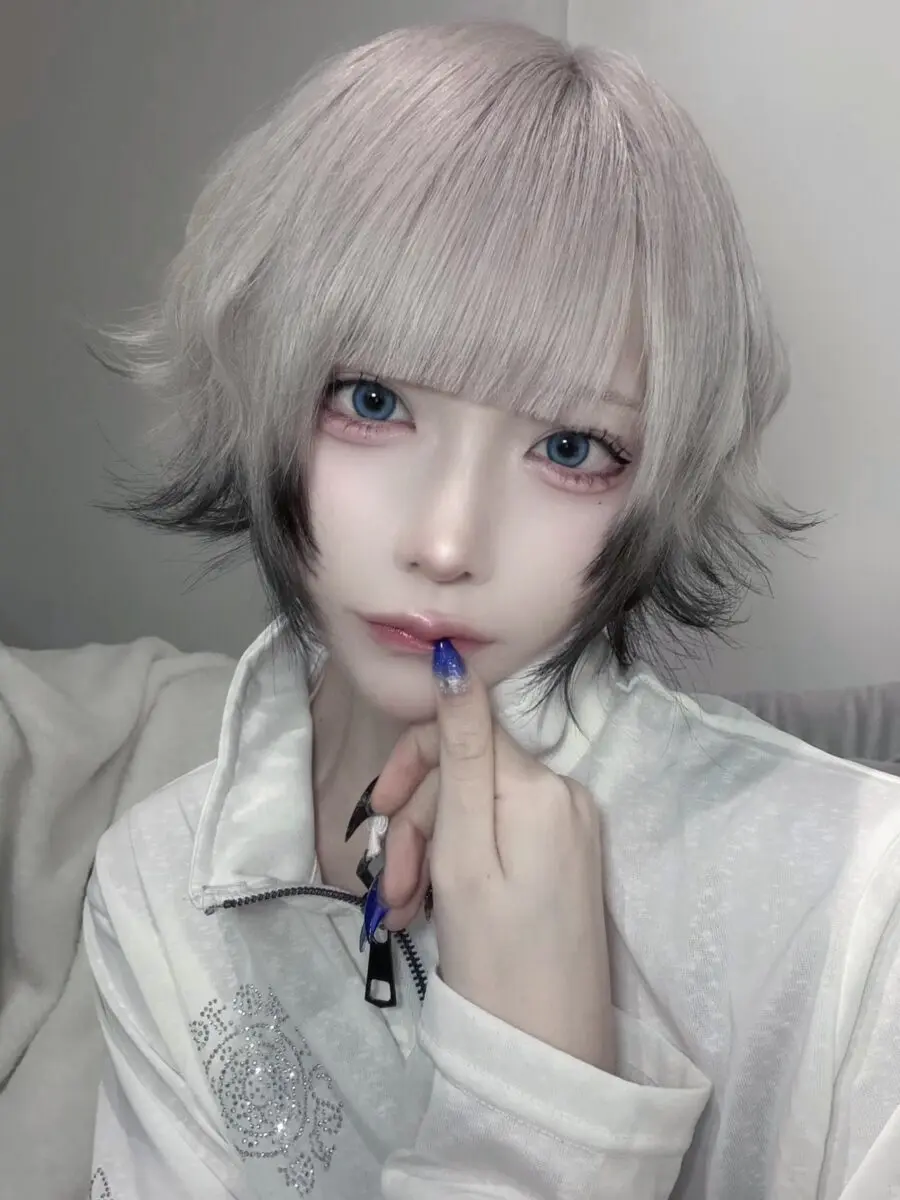 Jirai Kei makeup with dreamy vibes and elegance