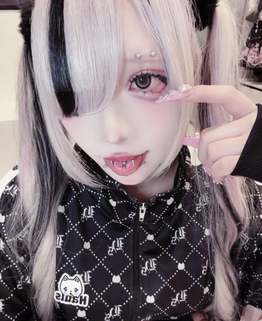 Charming Jirai Kei Look with Playful Touches