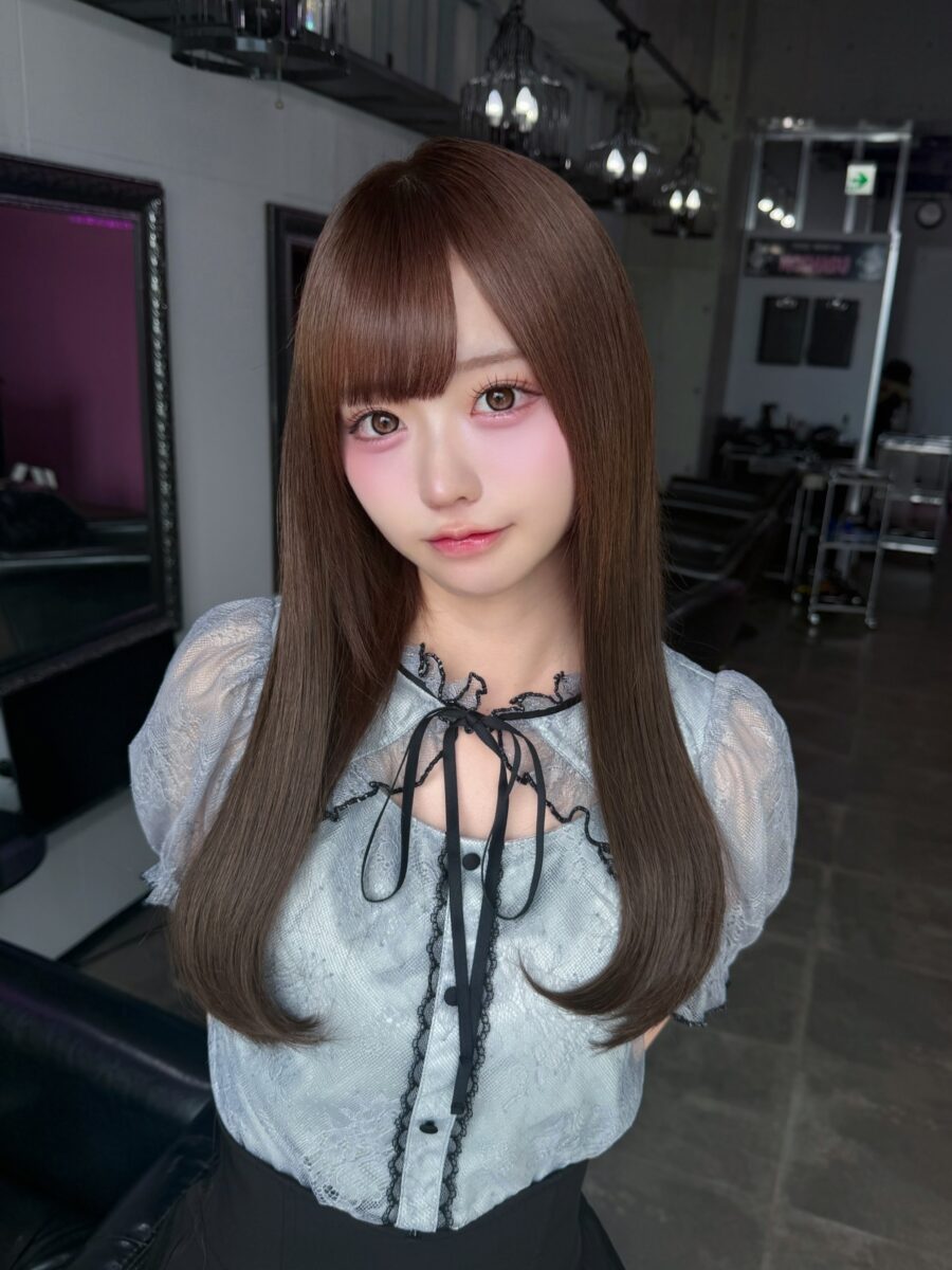 Chic Jirai Kei Makeup with Soft Vintage Vibes