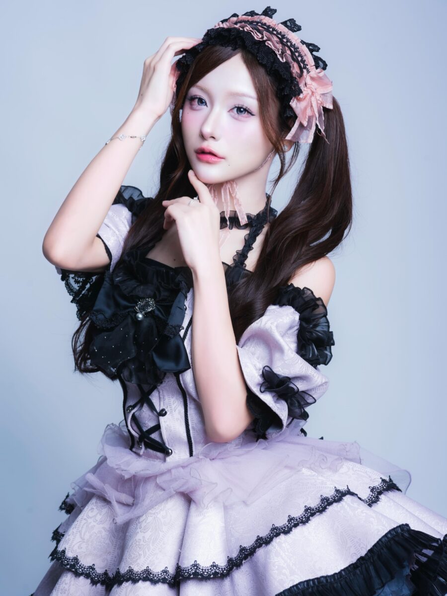 Whimsical Jirai Kei Makeup in Soft Pastels