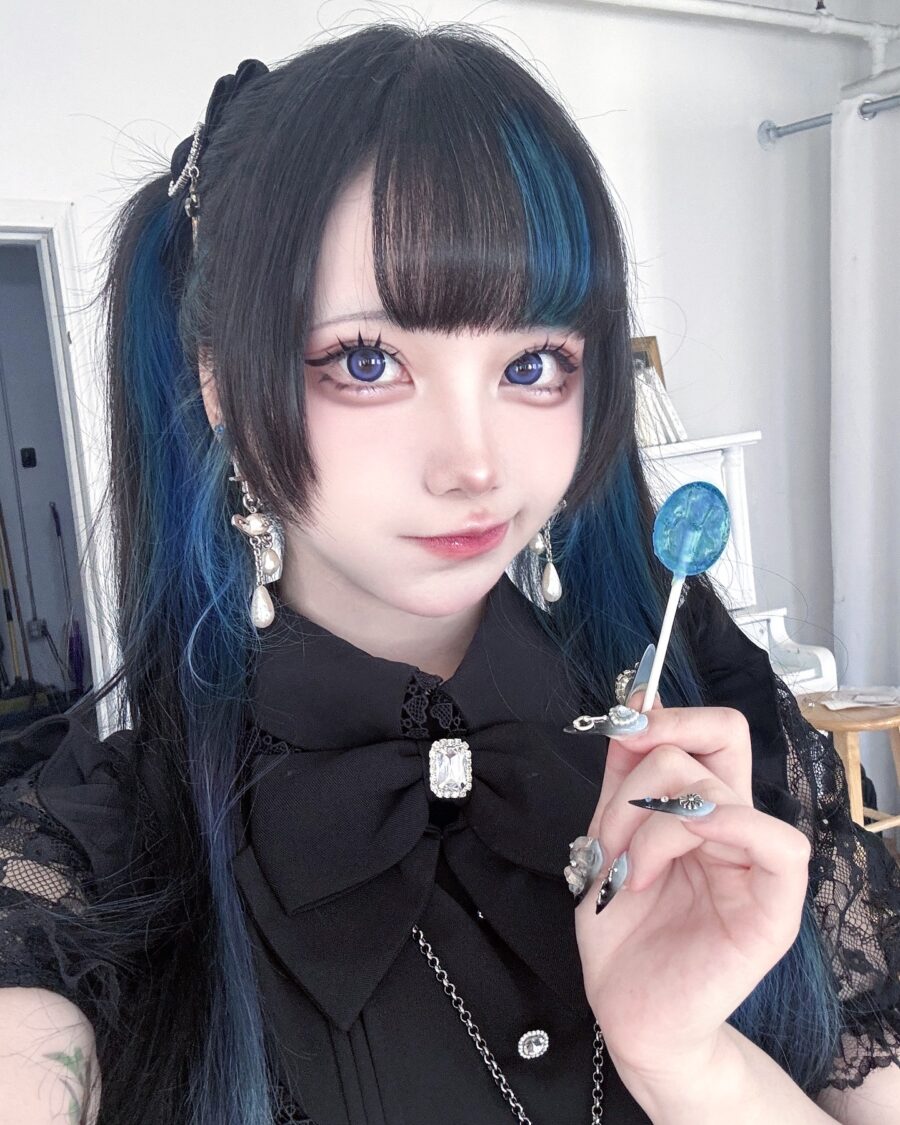 Whimsical pastel Jirai Kei makeup look