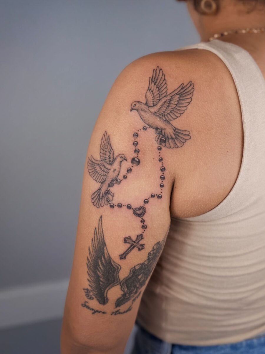 Elegant tribute with doves and rosary tattoo