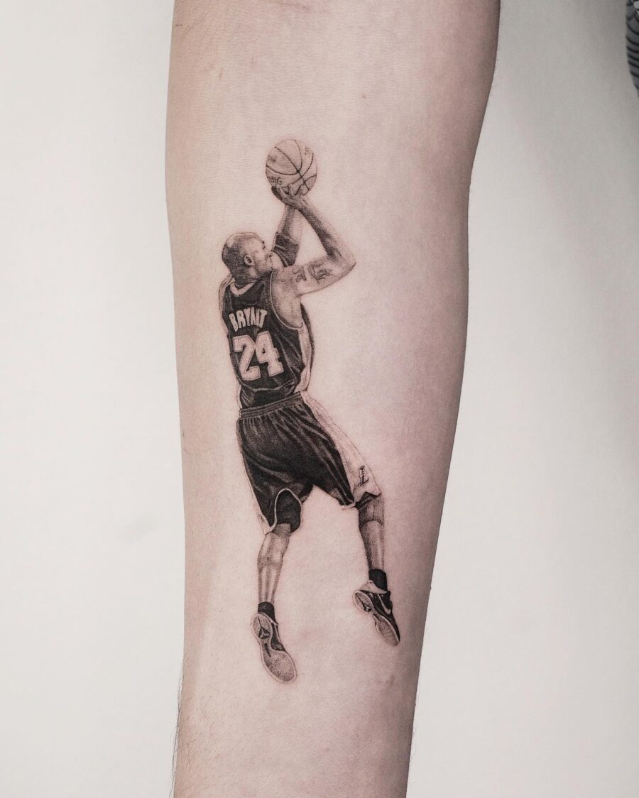Tribute tattoo of Kobe Bryant in action