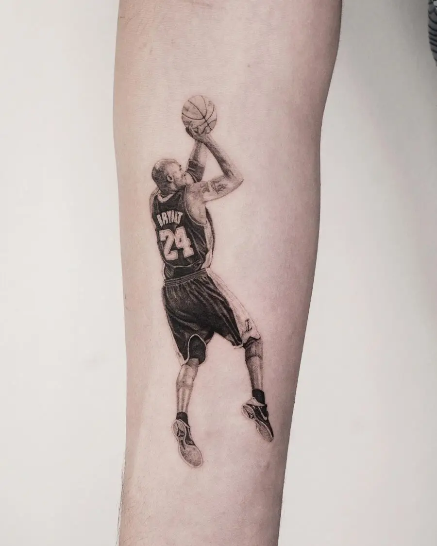 Tribute tattoo of Kobe Bryant in action