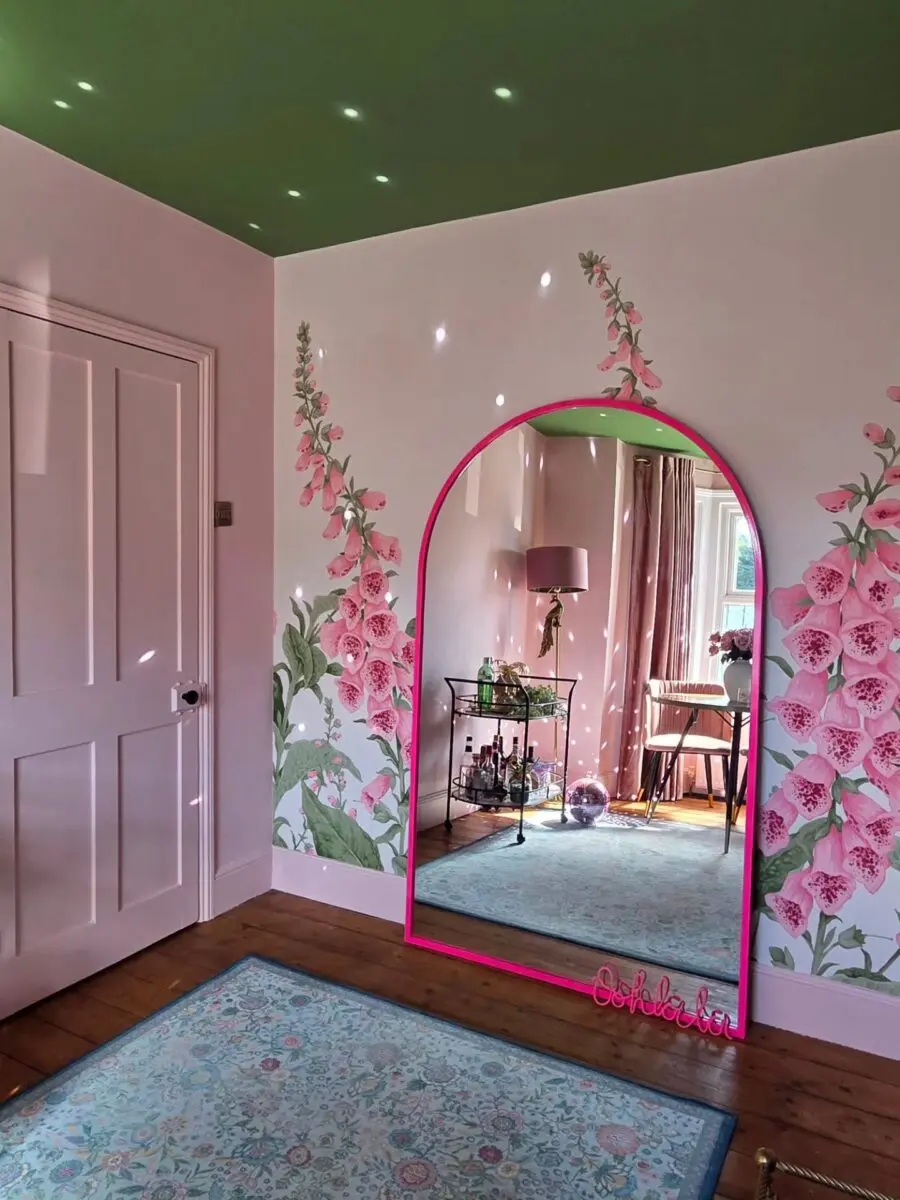 Vibrant Floral Arched Mirror in a Chic Room