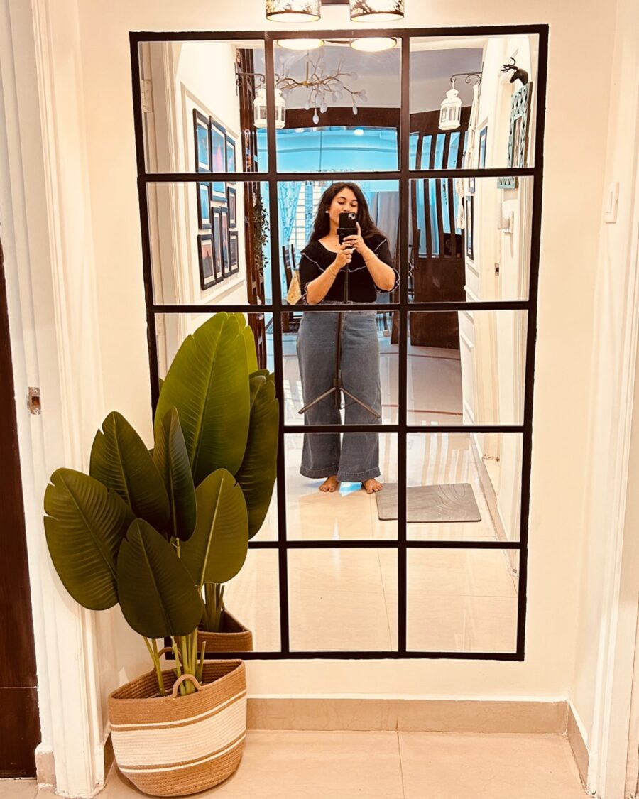 Stylish Mirror Enhancing Entryway Aesthetics