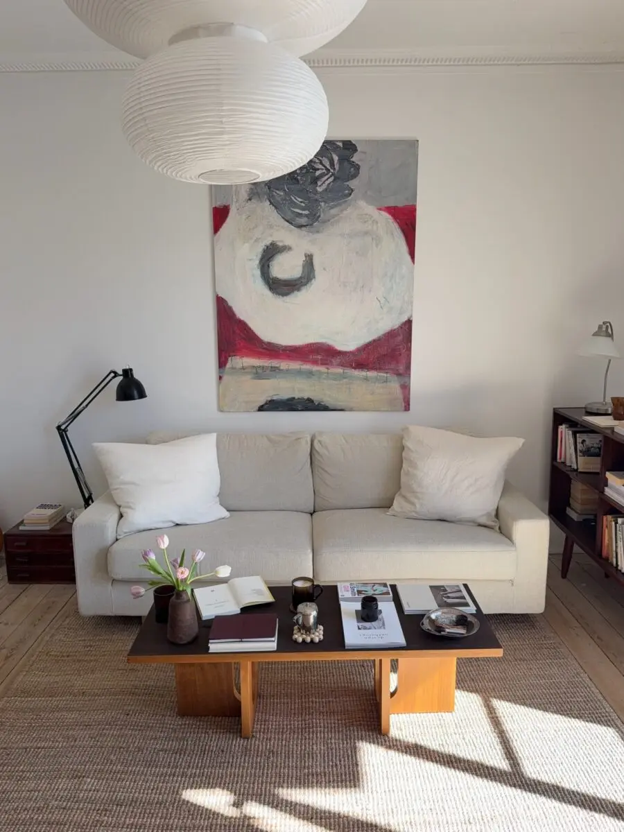 Elegant modern coffee table decor for stylish spaces