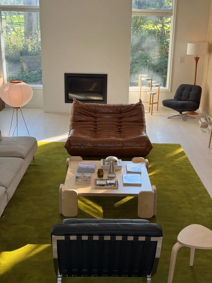 Stylish coffee table arrangement in a cozy space