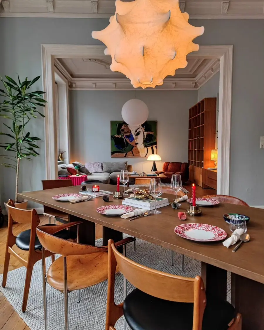 Chic and inviting dining room ensemble